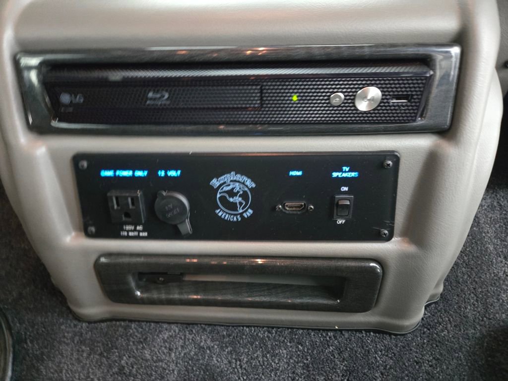 Used 2023 GMC Savana 2500 image 39