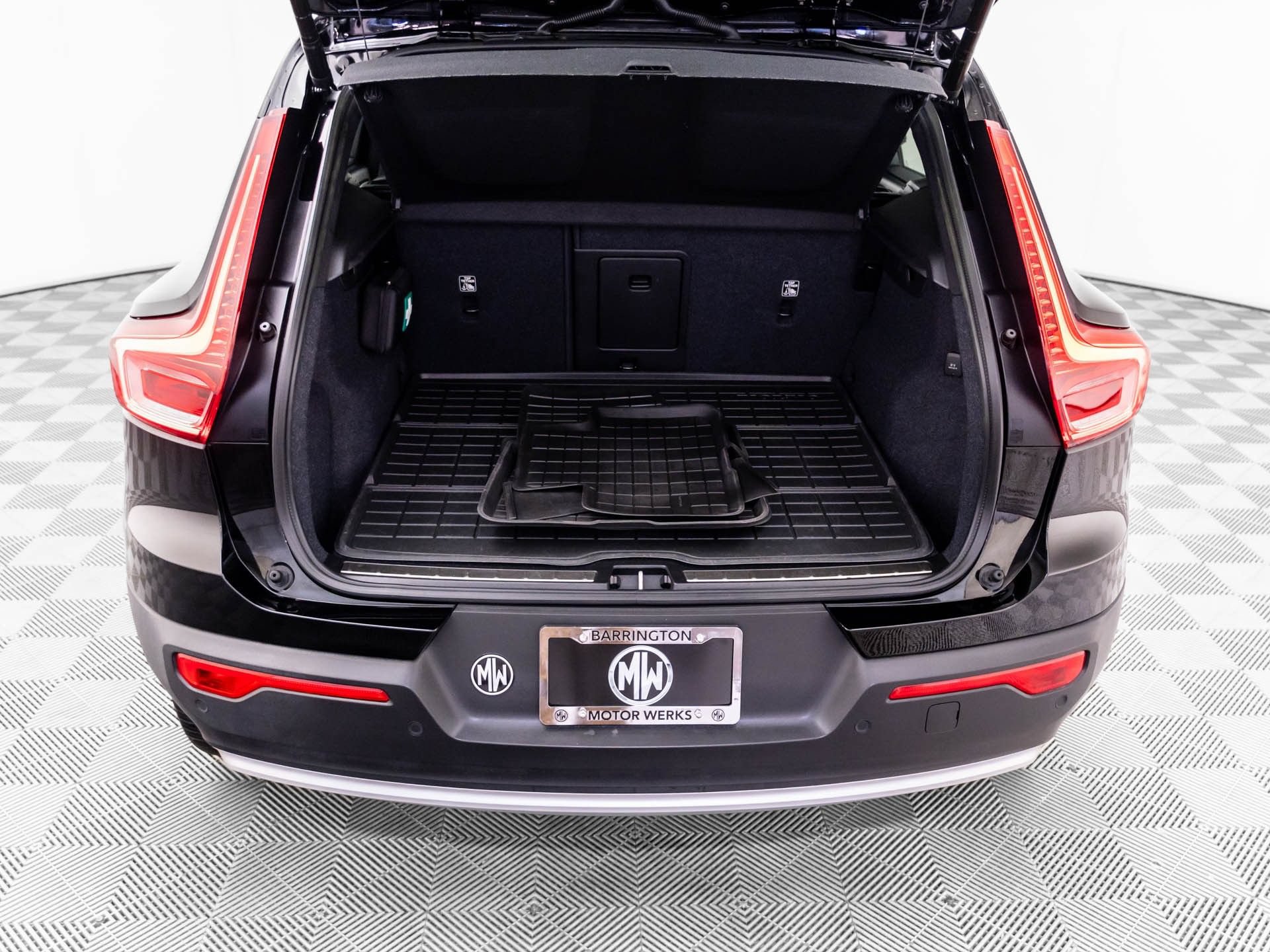 Used 2023 Volvo XC40 B5 Plus w/ Protection Package Premier AWD/4WD image 32