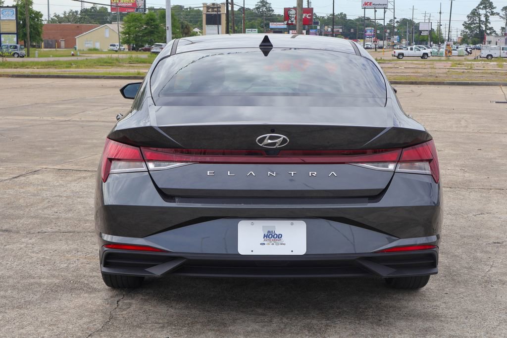 Used 2022 Hyundai Elantra SEL image 19