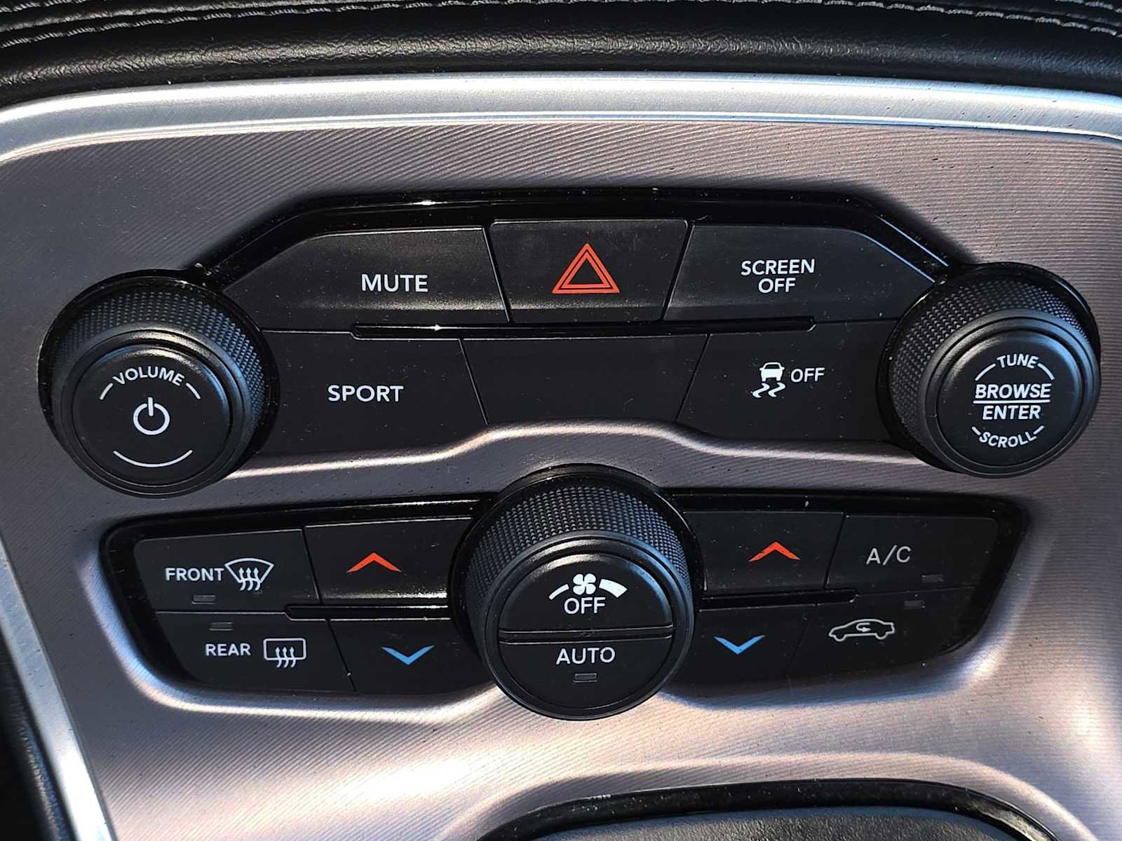 Used 2022 Dodge Challenger SXT image 27