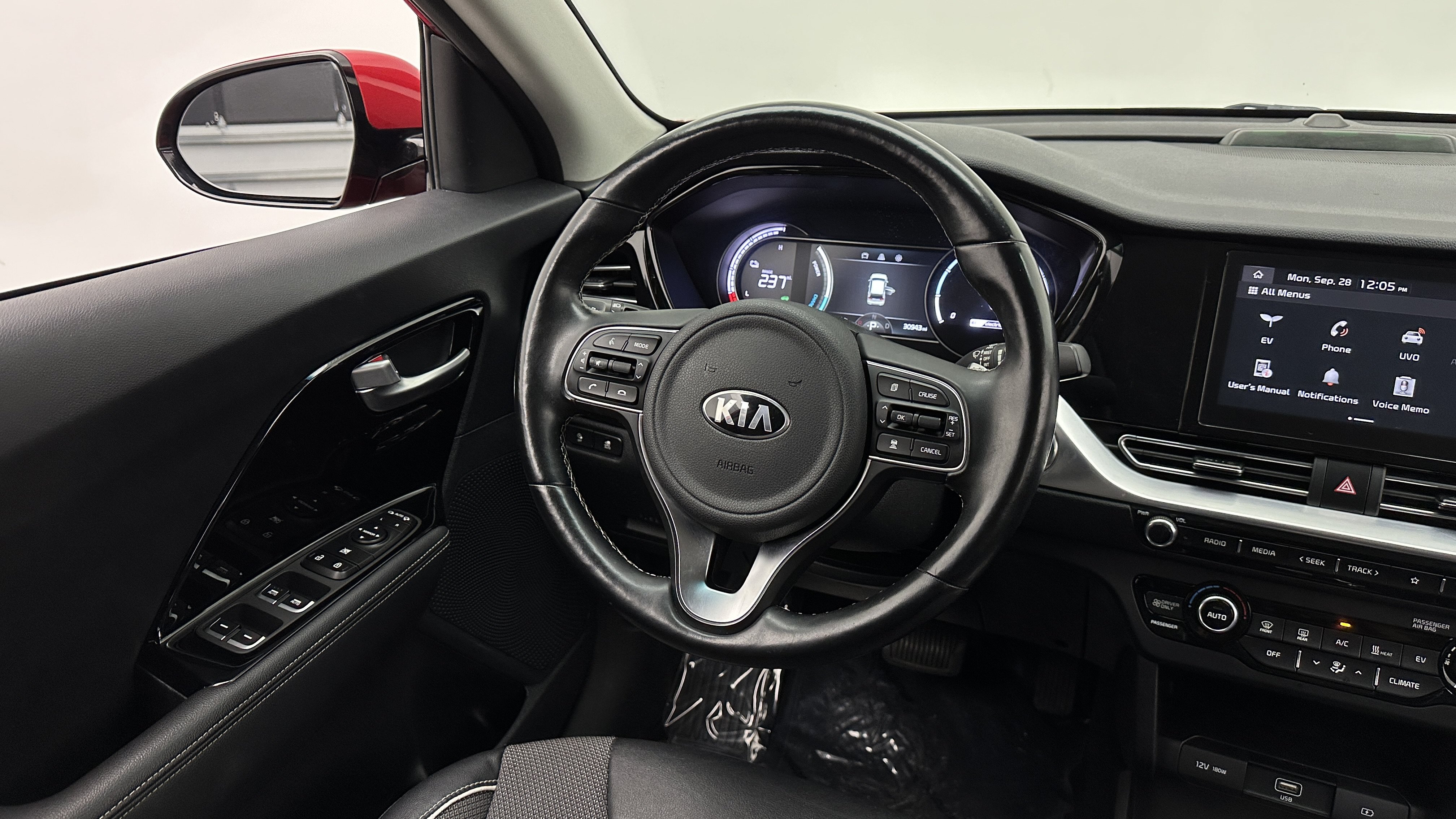 Used 2020 Kia Niro EX w/ Cold Weather Package FWD image 31