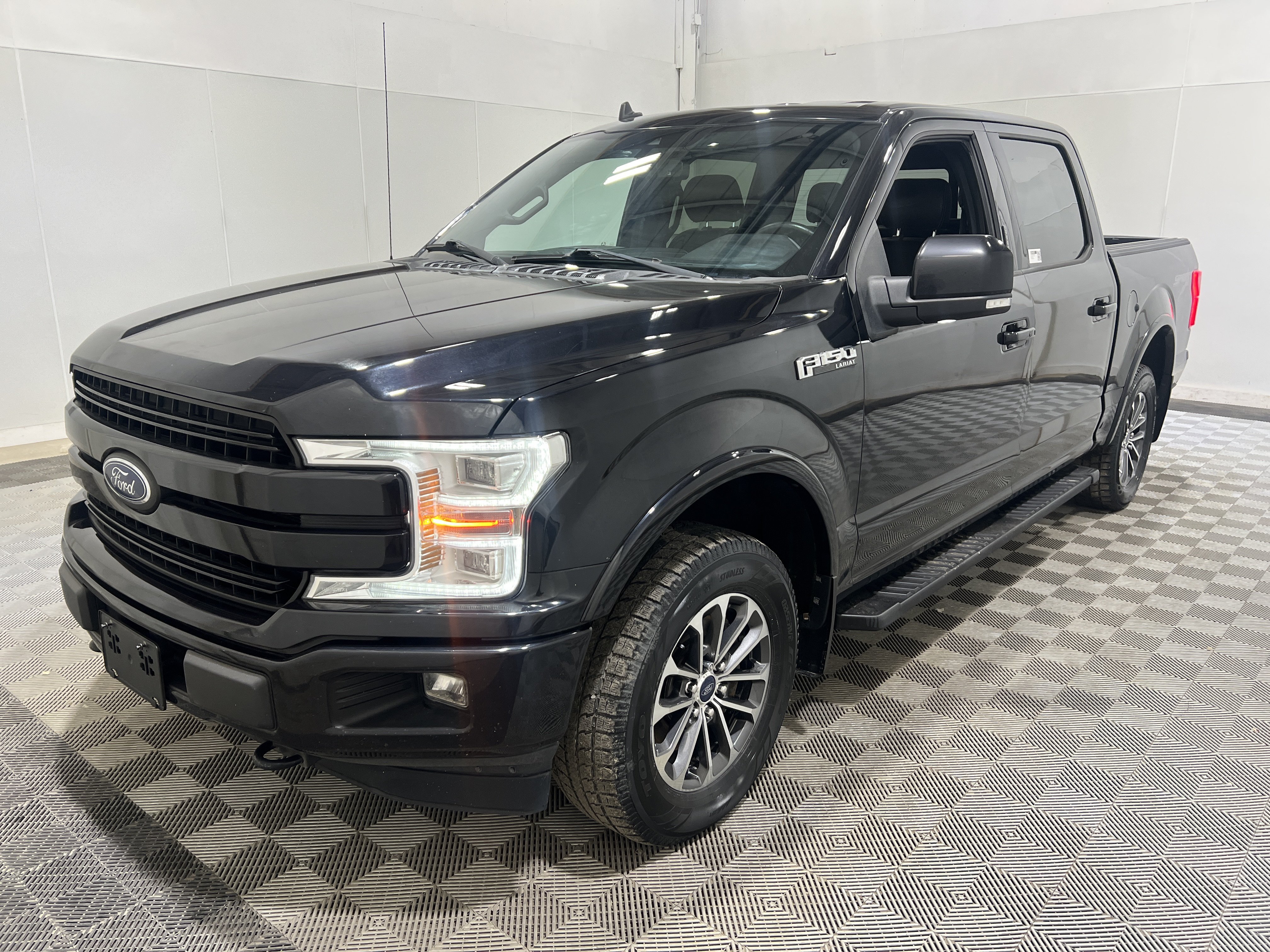 Used 2019 Ford F150 Lariat w/ Equipment Group 502A Luxury AWD/4WD image 1