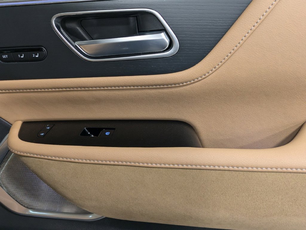 Used 2025 INFINITI QX80 Sensory AWD/4WD image 29