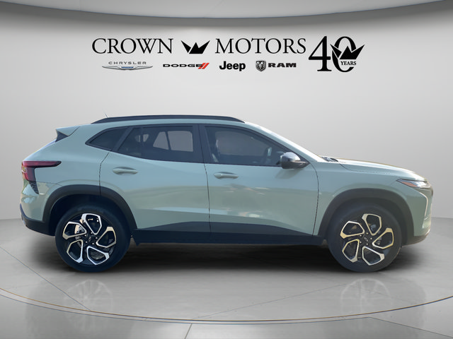 Used 2024 Chevrolet Trax RS w/ Sunroof Package FWD image 4