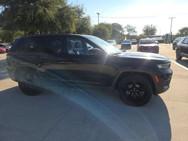 Used 2023 Jeep Grand Cherokee Altitude RWD image 2