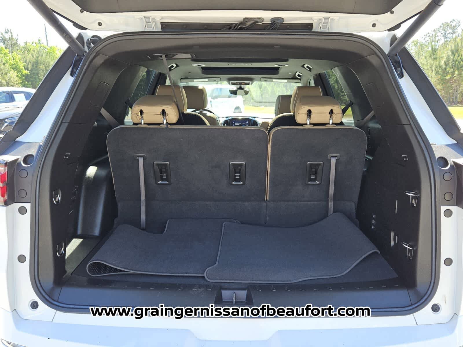 Used 2023 Chevrolet Traverse Premier FWD image 6