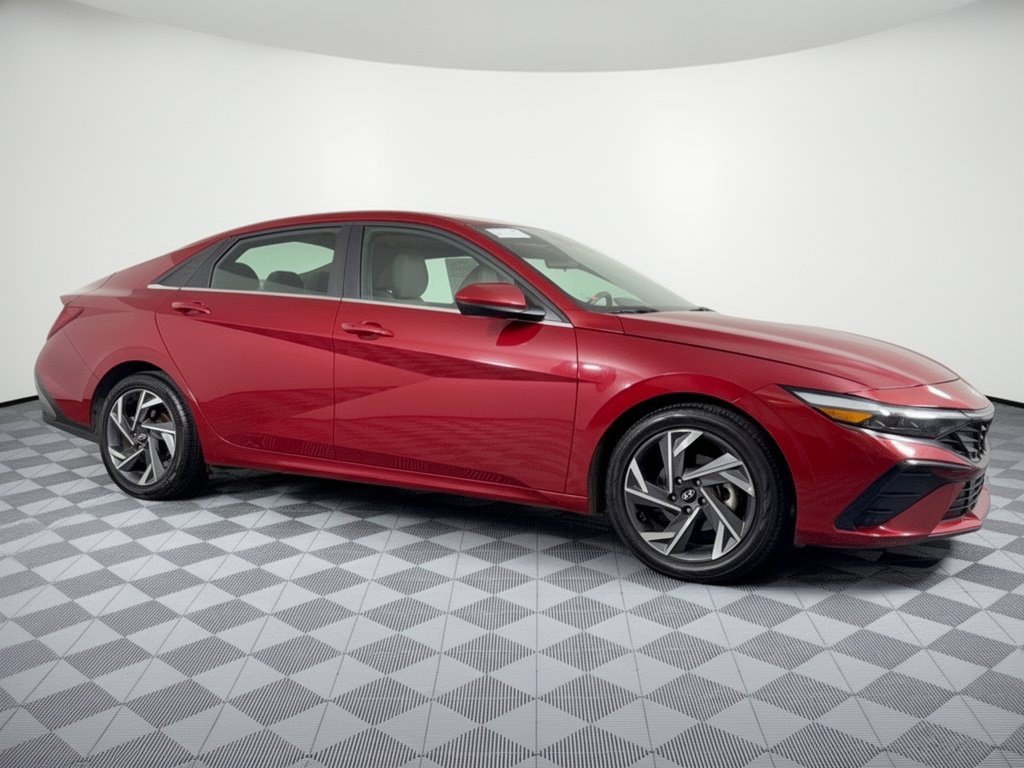 Used 2025 Hyundai Elantra SEL FWD image 8