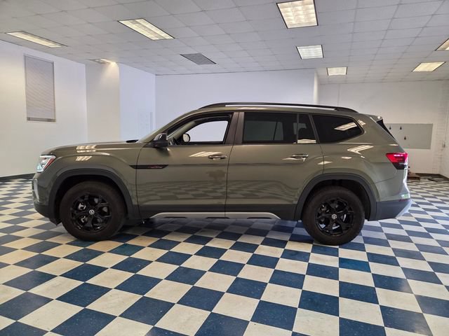 Used 2024 Volkswagen Atlas Peak Edition SE AWD/4WD image 4