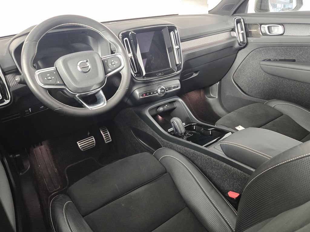 Used 2021 Volvo XC40 P8 Recharge w/ Advanced Package image 14