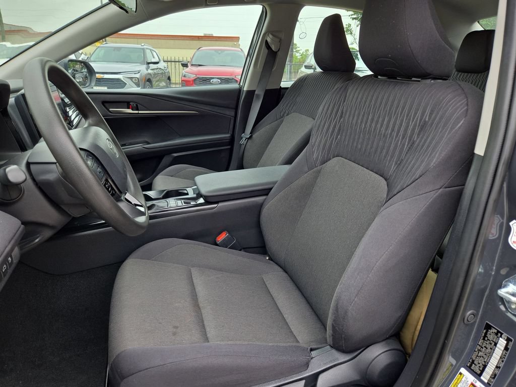 Used 2025 Toyota Camry LE FWD image 24