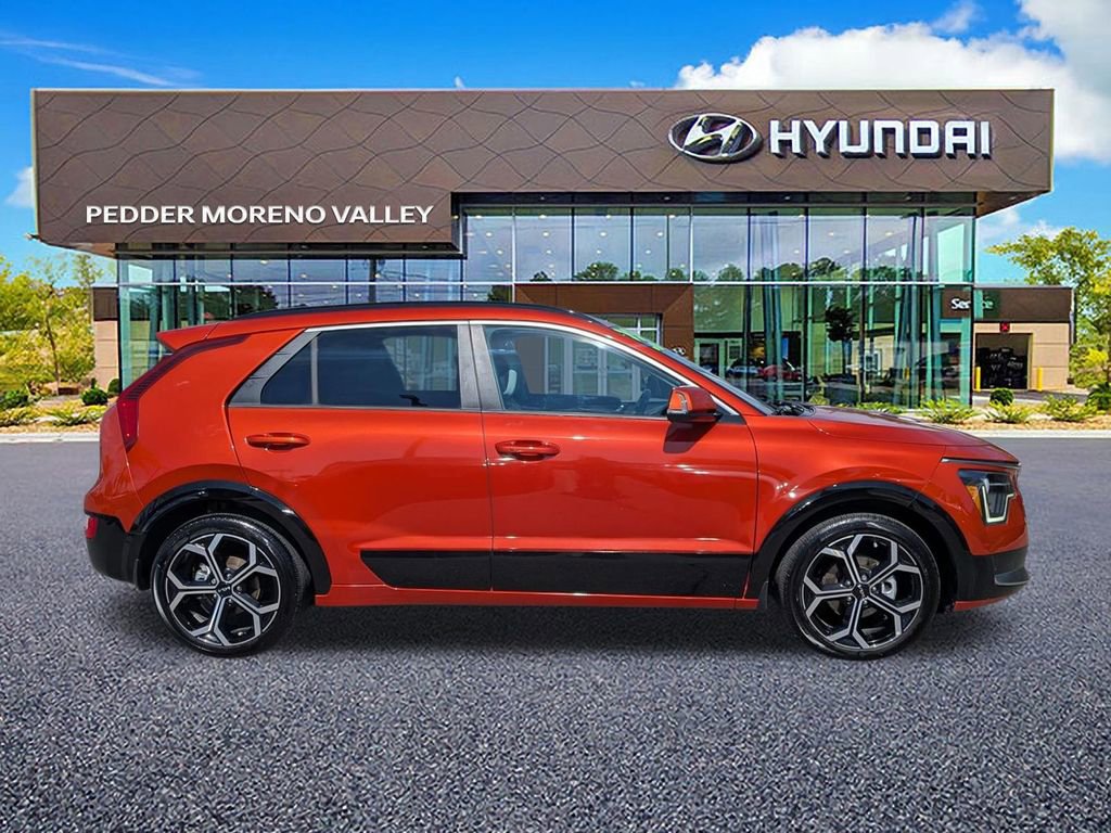Used 2023 Kia Niro EX Touring image 3