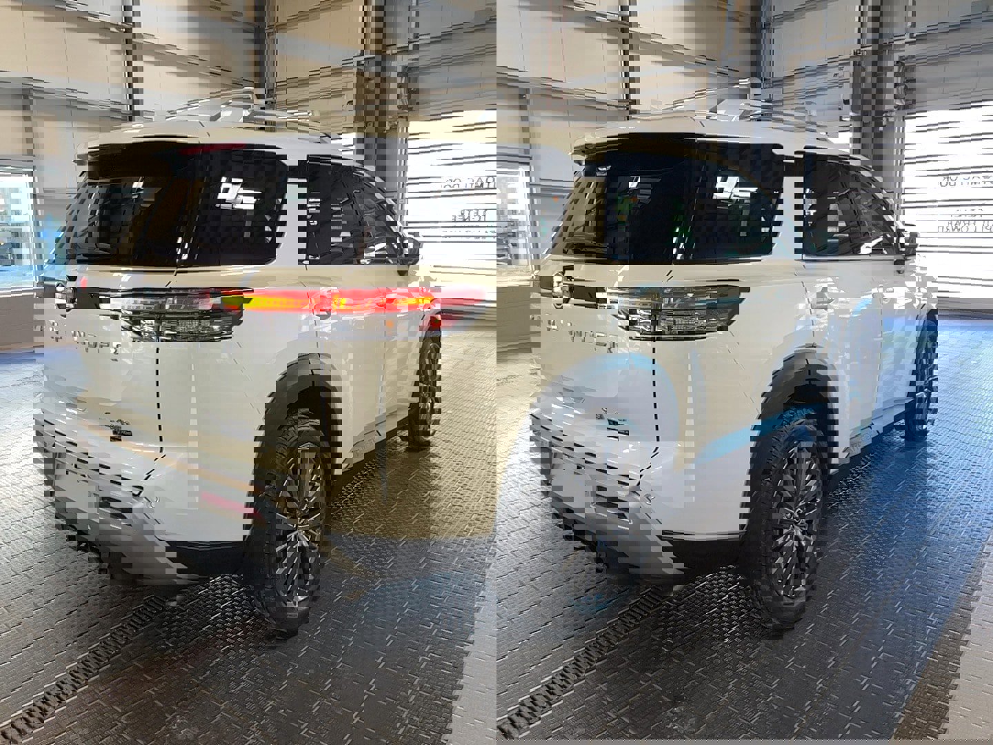 Used 2024 Nissan Pathfinder SL w/ SL Premium Package AWD/4WD image 24