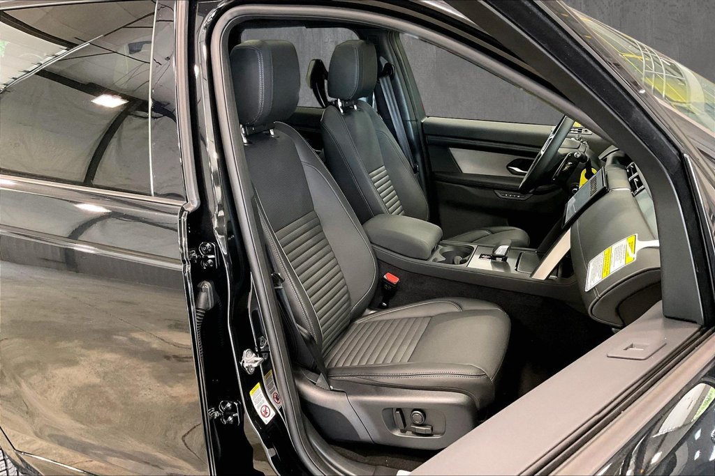 New 2026 Land Rover Discovery Sport Landmark AWD/4WD image 12