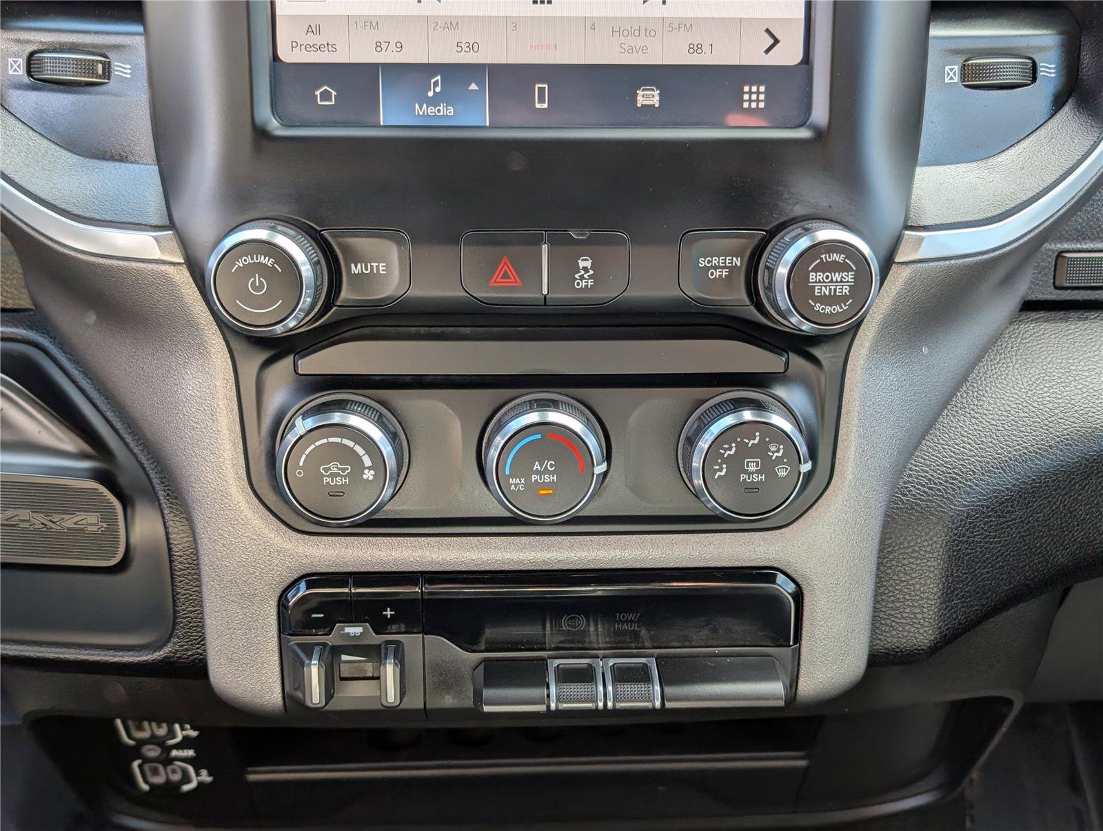 Used 2024 RAM 2500 Big Horn image 25