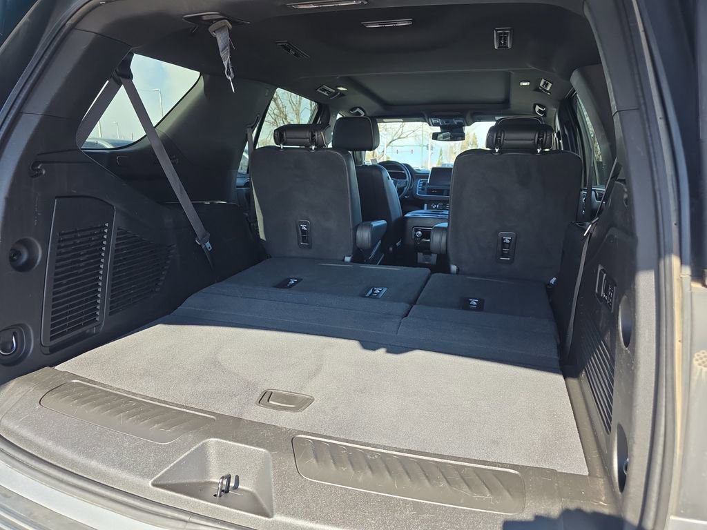 Used 2023 GMC Yukon SLT w/ SLT Luxury Package image 19