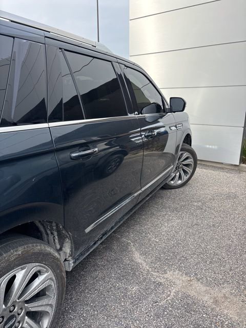 Used 2024 Lincoln Navigator L Reserve image 9