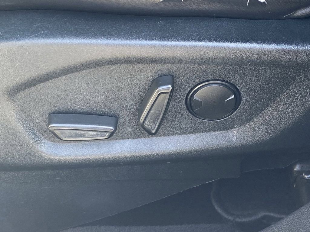 Used 2019 Ford Explorer XLT w/ Equipment Group 202A FWD image 18