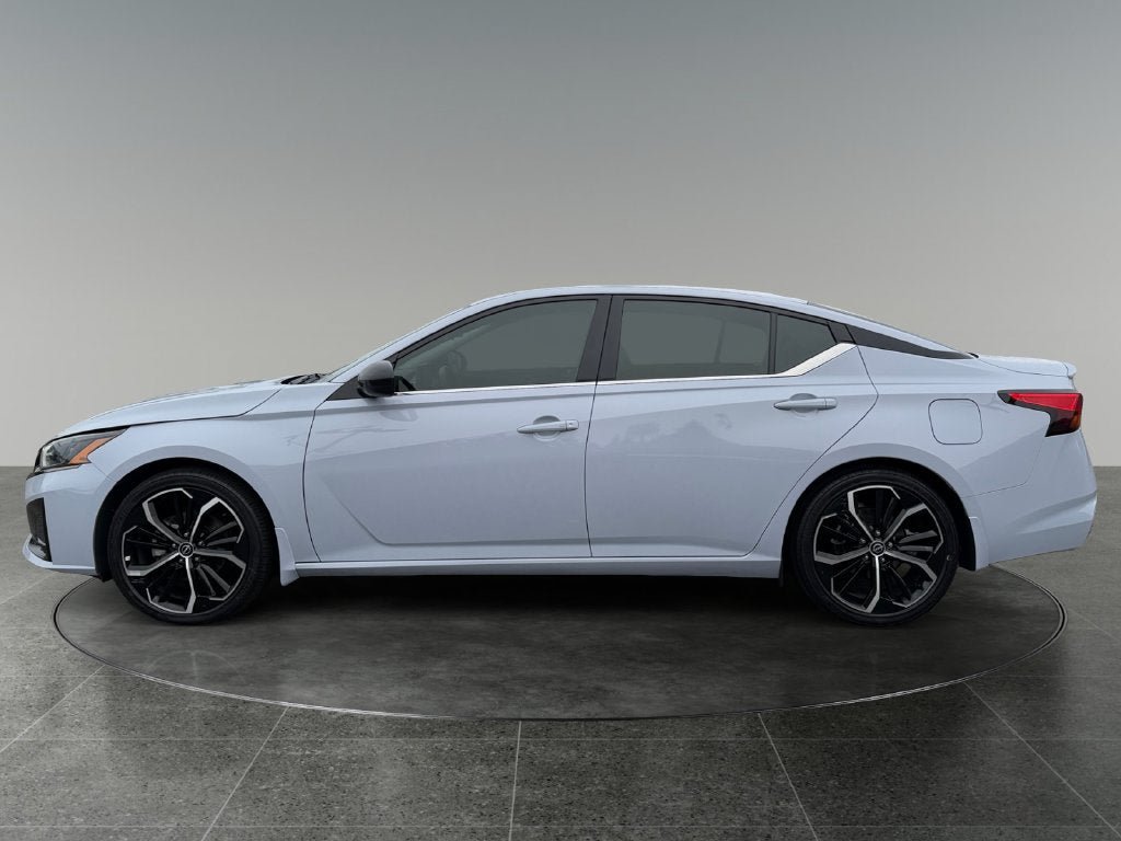 Used 2023 Nissan Altima 2.5 SR w/ SR Premium Package FWD image 5