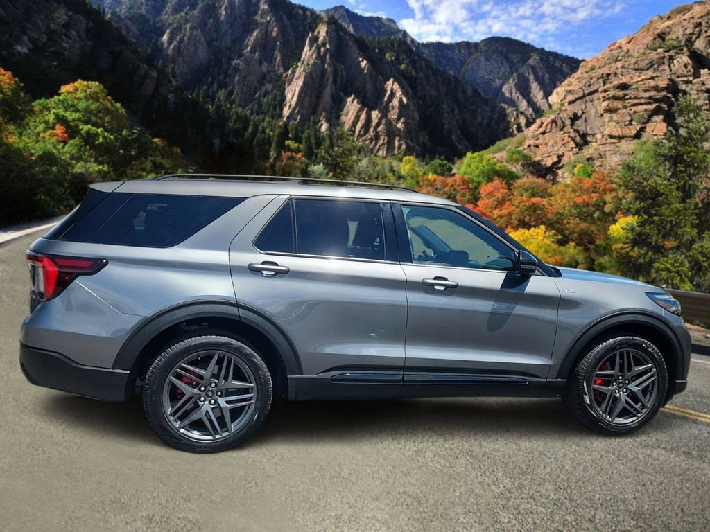 Used 2025 Ford Explorer ST-Line w/ ST-Line Street Pack AWD/4WD image 2