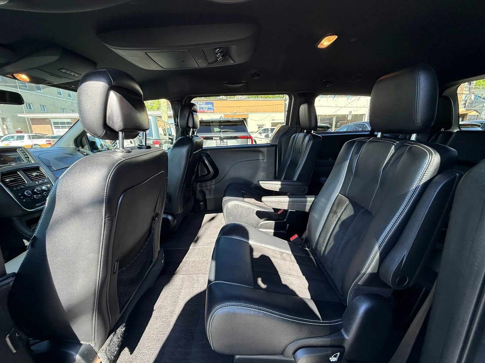 Used 2015 Dodge Grand Caravan SXT FWD image 40