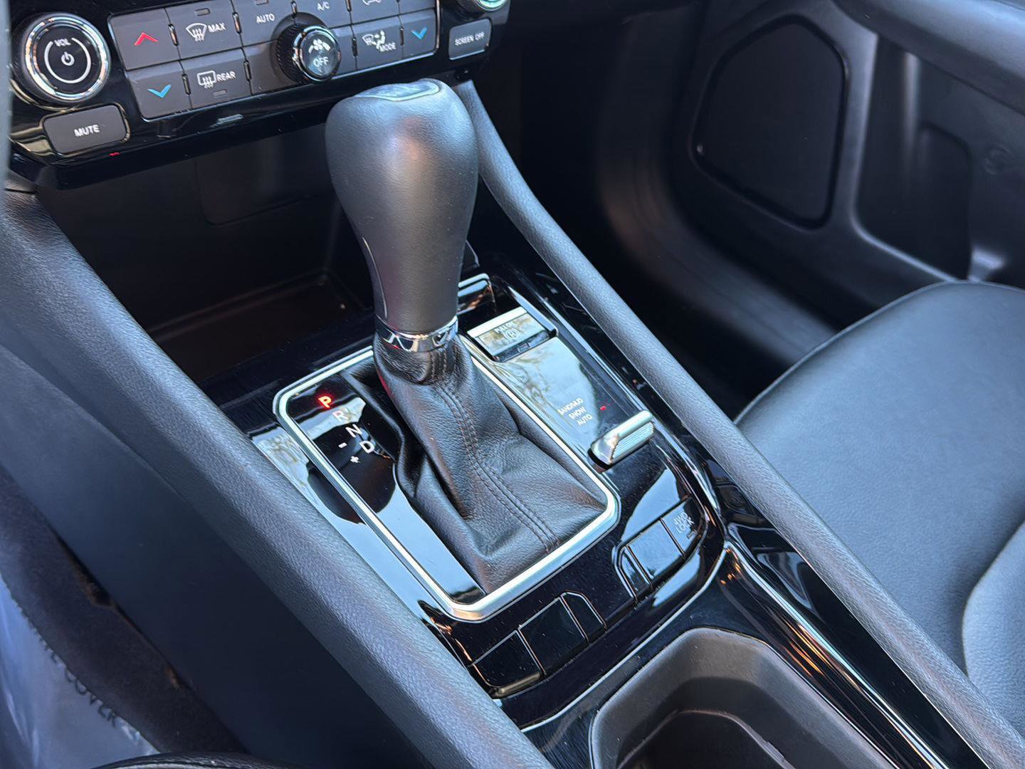 Used 2025 Jeep Compass Limited image 24