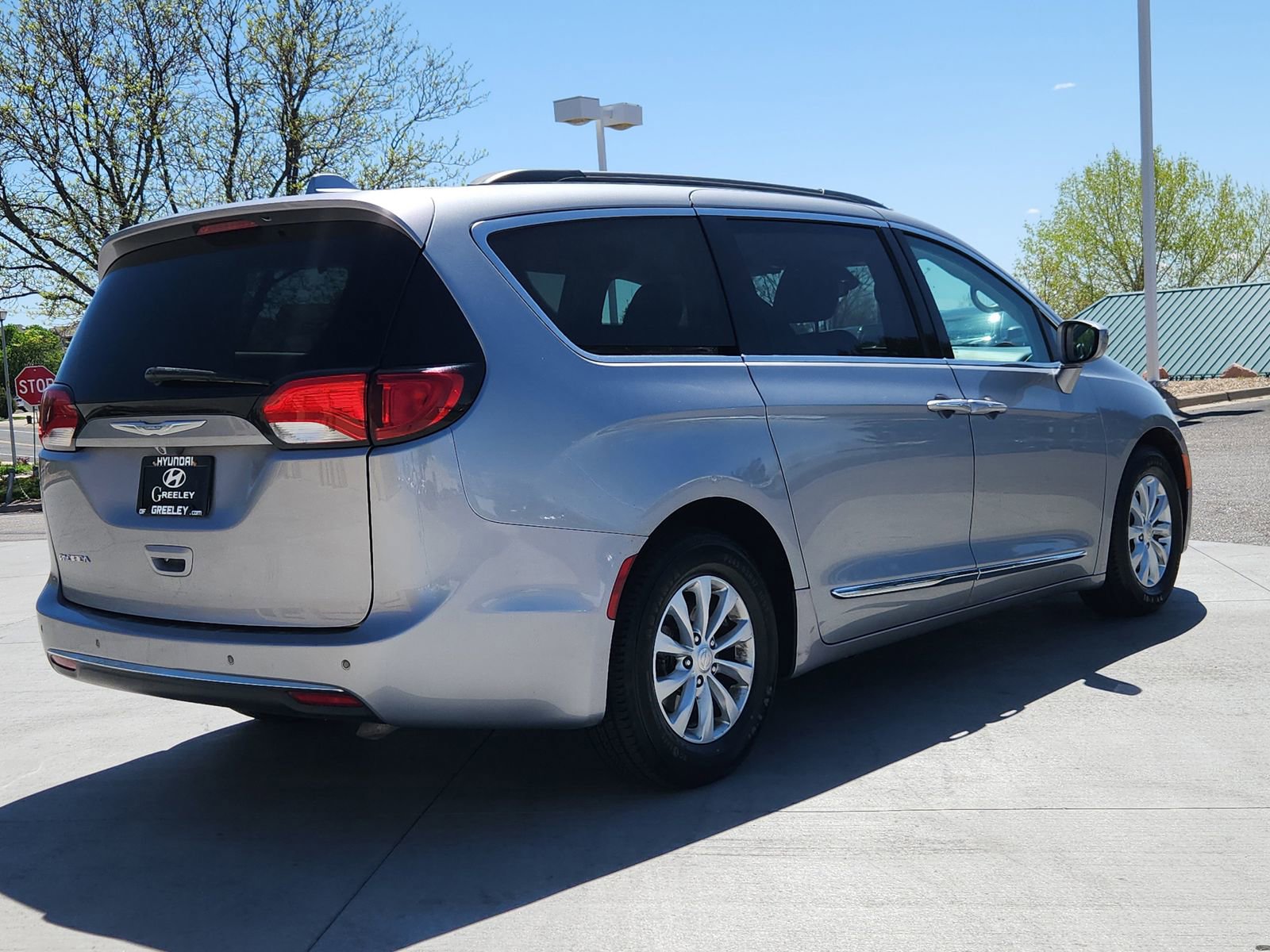 Used 2017 Chrysler Pacifica Touring-L FWD image 5