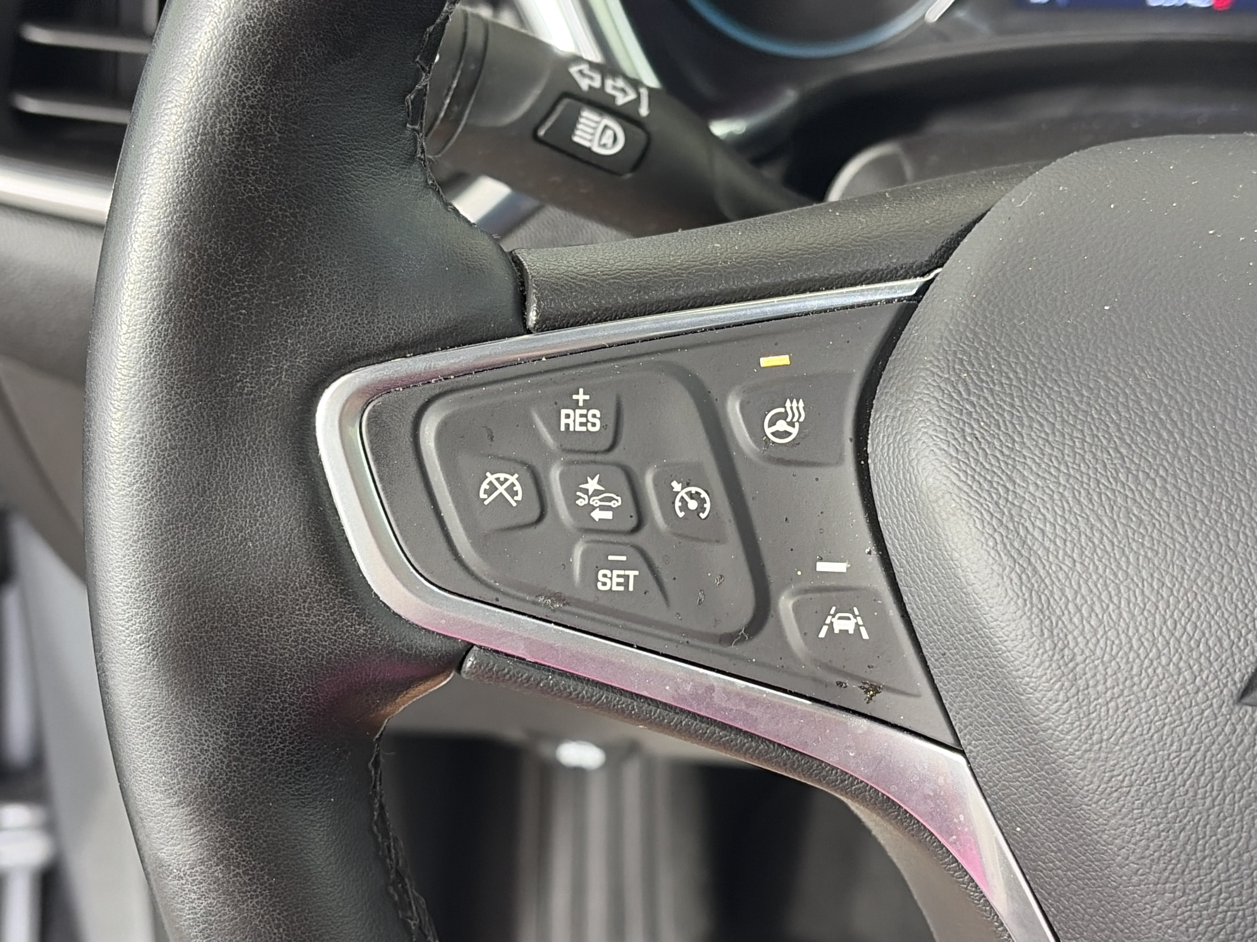 Used 2023 Chevrolet Equinox Premier AWD/4WD image 30