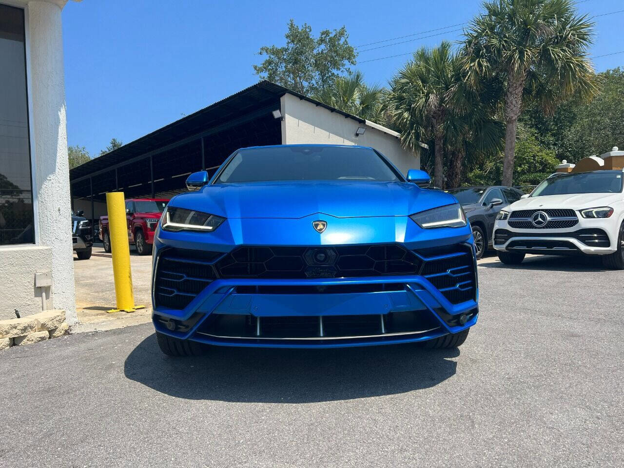Used 2021 Lamborghini Urus image 2