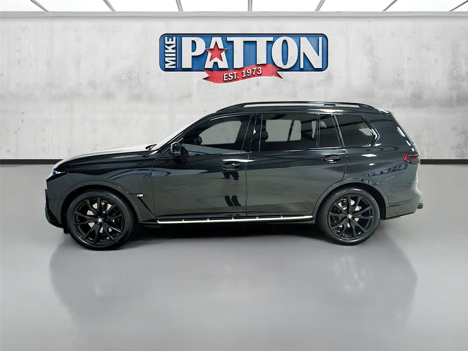 Used 2024 BMW X7 xDrive40i w/ M Sport Package image 4