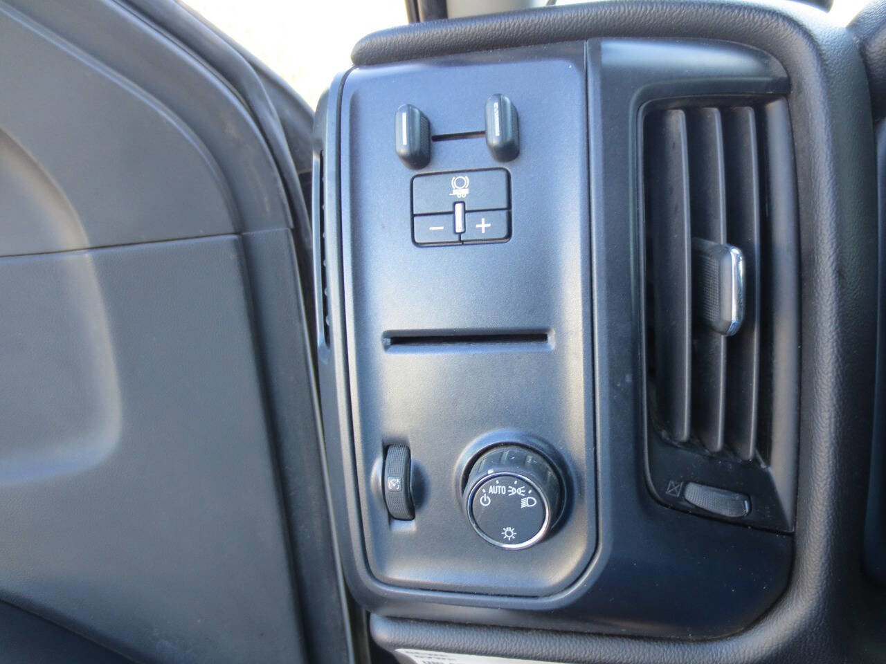 Used 2015 Chevrolet Silverado 2500 W/T image 11