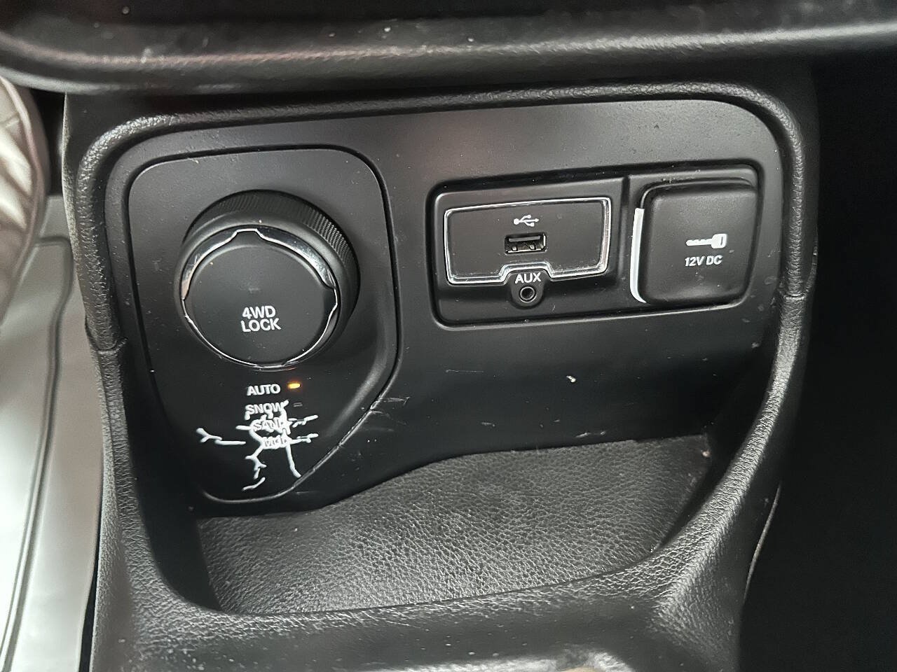 Used 2017 Jeep Renegade Limited AWD/4WD image 11