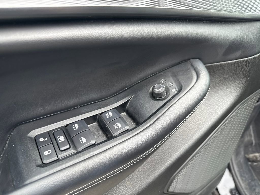 Used 2023 Jeep Grand Cherokee Laredo image 14