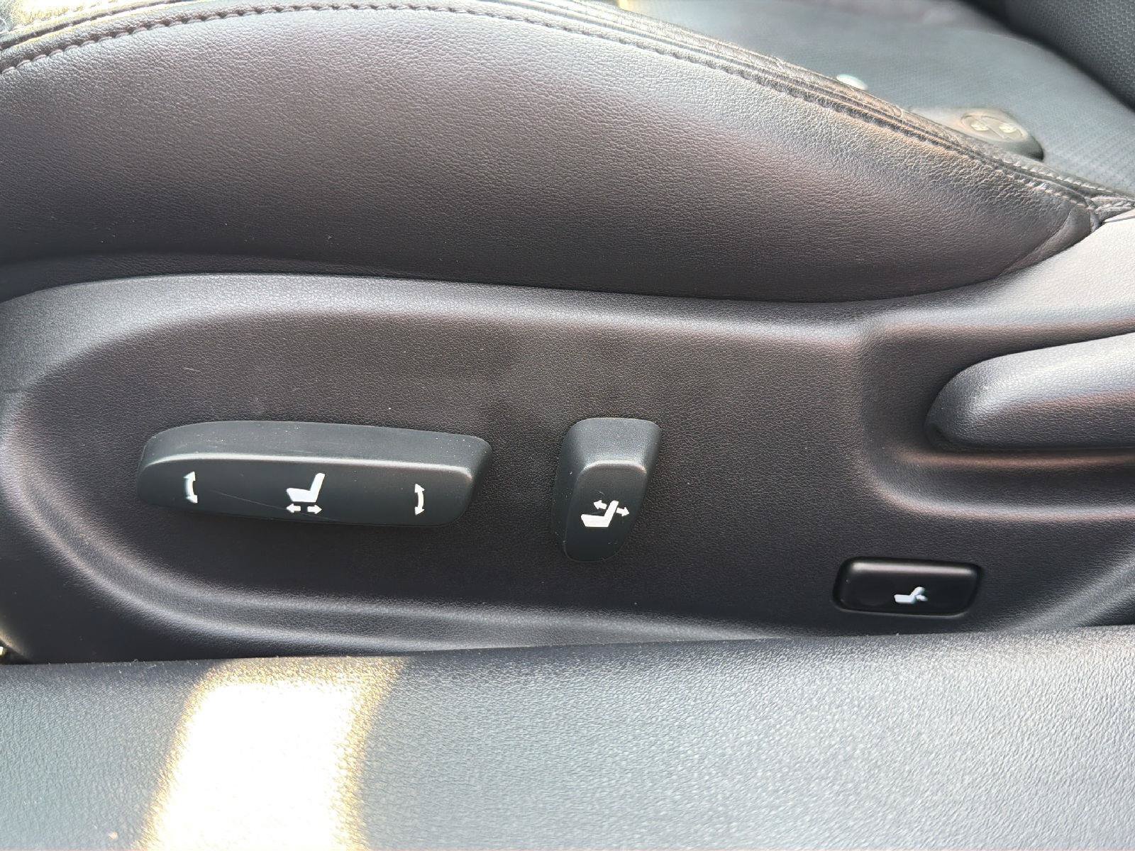 Used 2014 Lexus IS 250C w/ Luxury Package RWD image 21