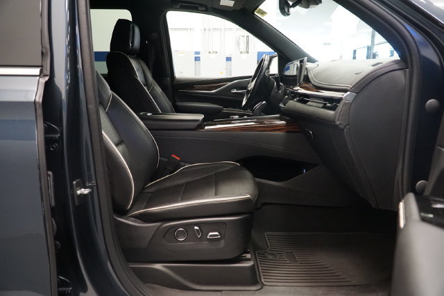 Used 2021 Cadillac Escalade Premium Luxury w/ Driver Assist Tech Package AWD/4WD image 17