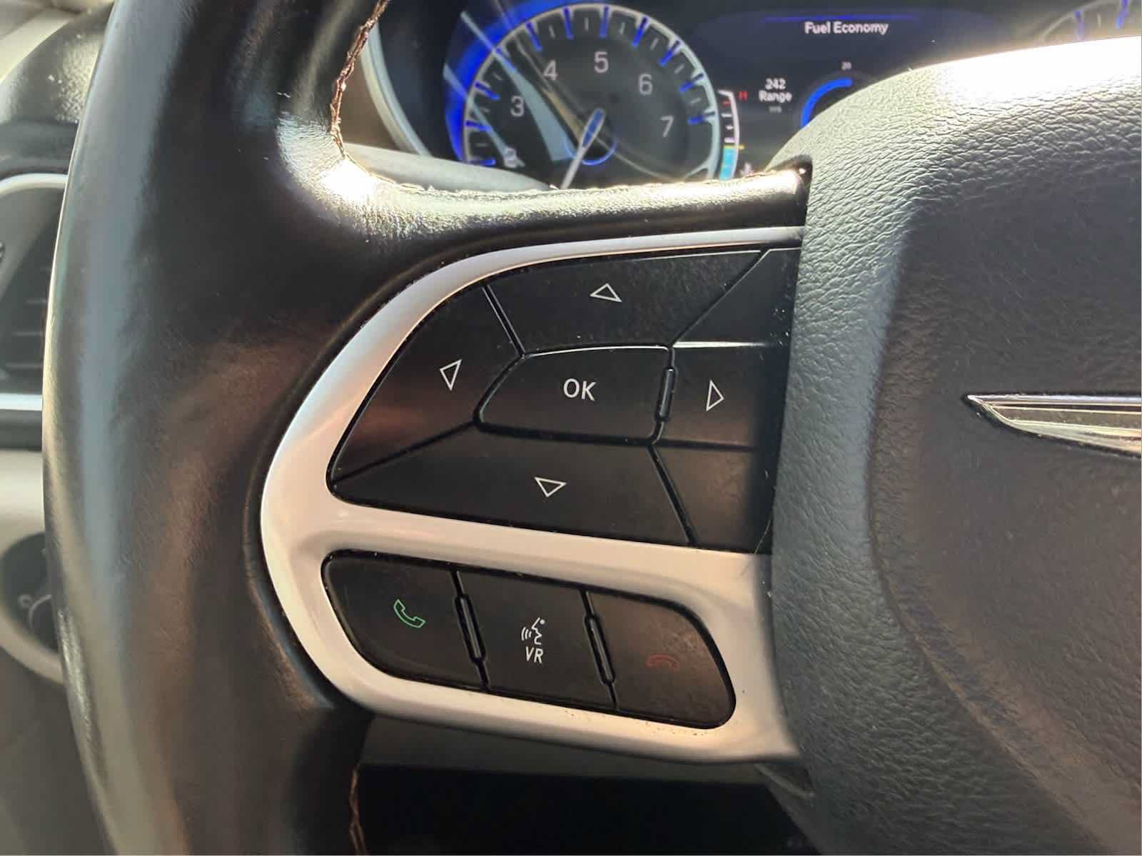 Used 2017 Chrysler Pacifica Touring-L Plus w/ Tire & Wheel Group FWD image 11