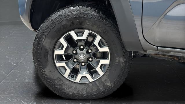 Used 2022 Toyota Tacoma TRD Off-Road AWD/4WD image 38
