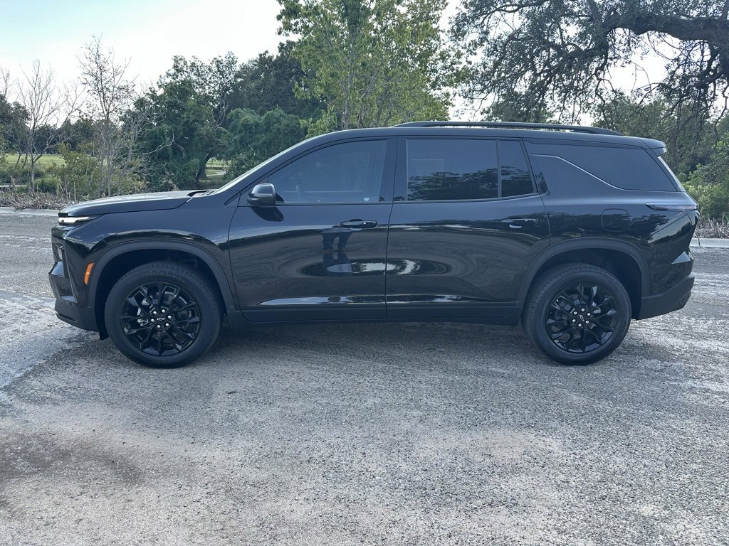 New 2026 Chevrolet Traverse LT w/ Midnight/Sport Edition image 2