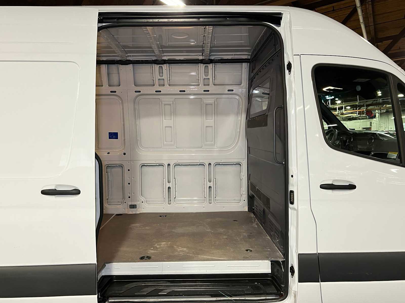 Used 2025 Mercedes-Benz Sprinter 2500 image 13