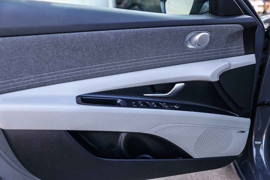 Certified 2024 Hyundai Elantra Limited FWD image 20