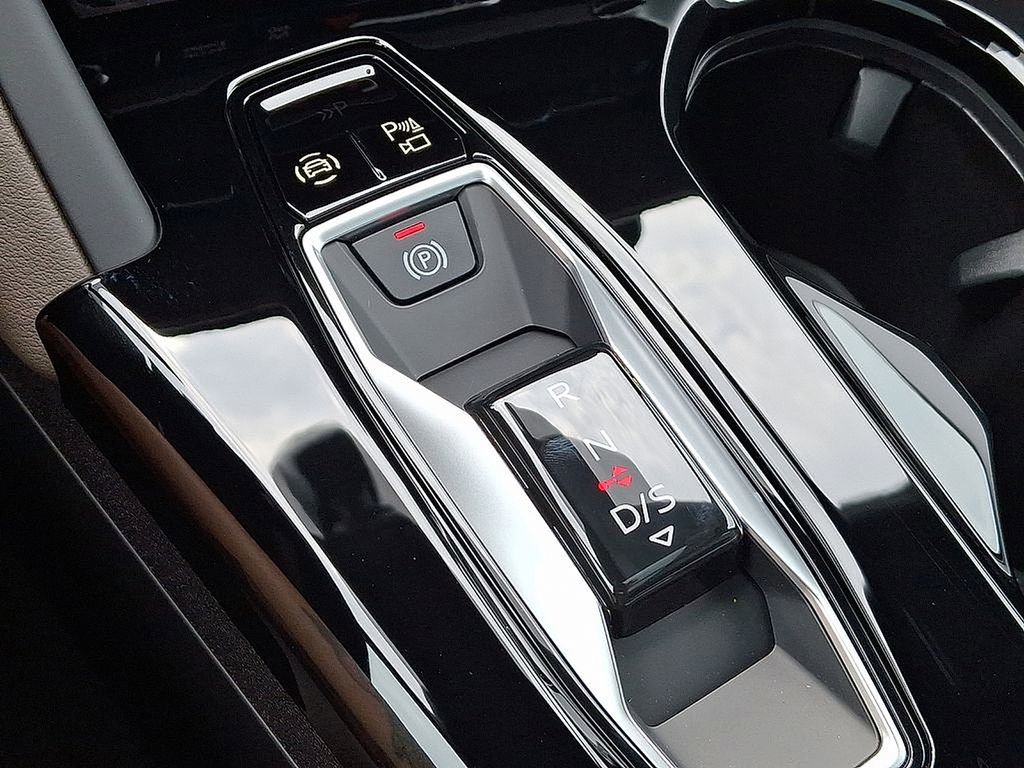 Used 2025 Audi Q5 Premium w/ Convenience Package image 7