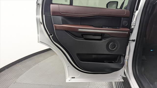 Used 2024 Ford Expedition Limited image 13