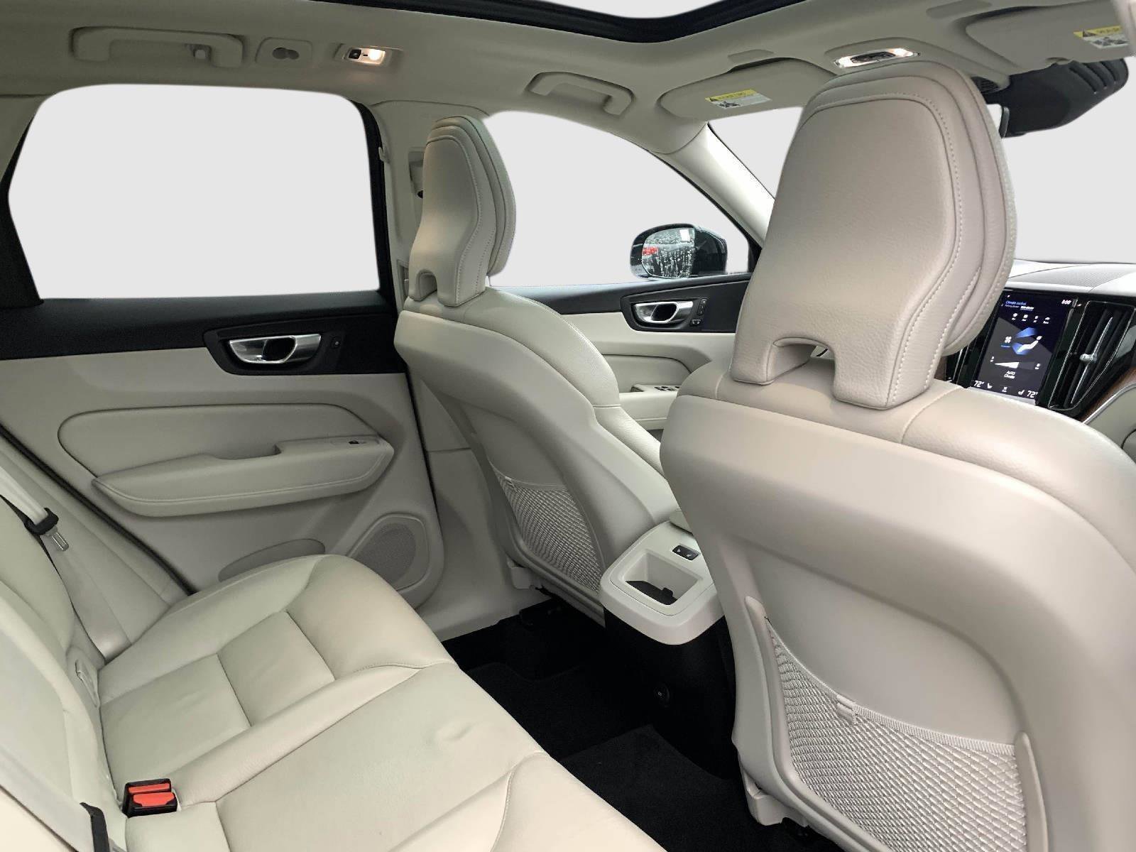 Used 2021 Volvo XC60 T6 Momentum w/ Premium Package image 41