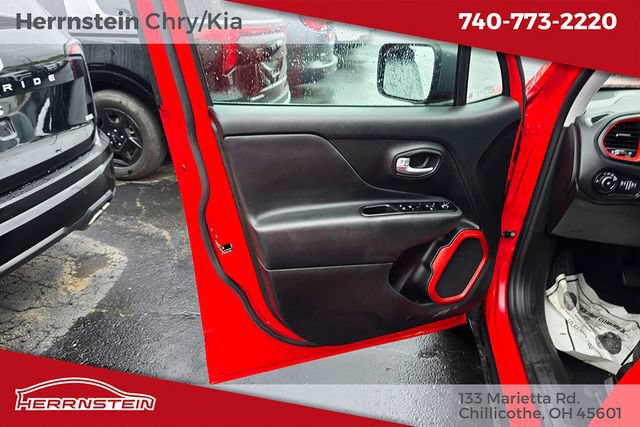 Used 2020 Jeep Renegade Trailhawk w/ Cold Weather Group AWD/4WD image 13