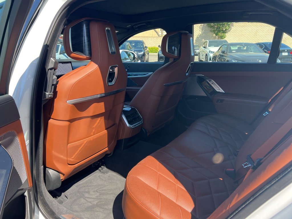 Used 2023 BMW 760i xDrive image 10