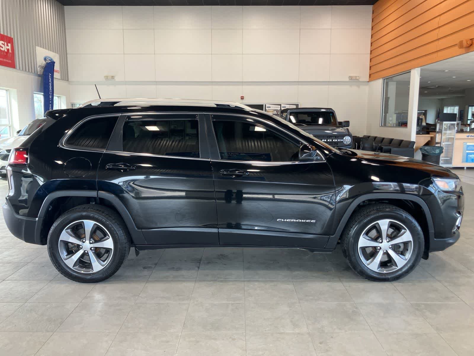 Used 2019 Jeep Cherokee Limited w/ Technology Group image 4