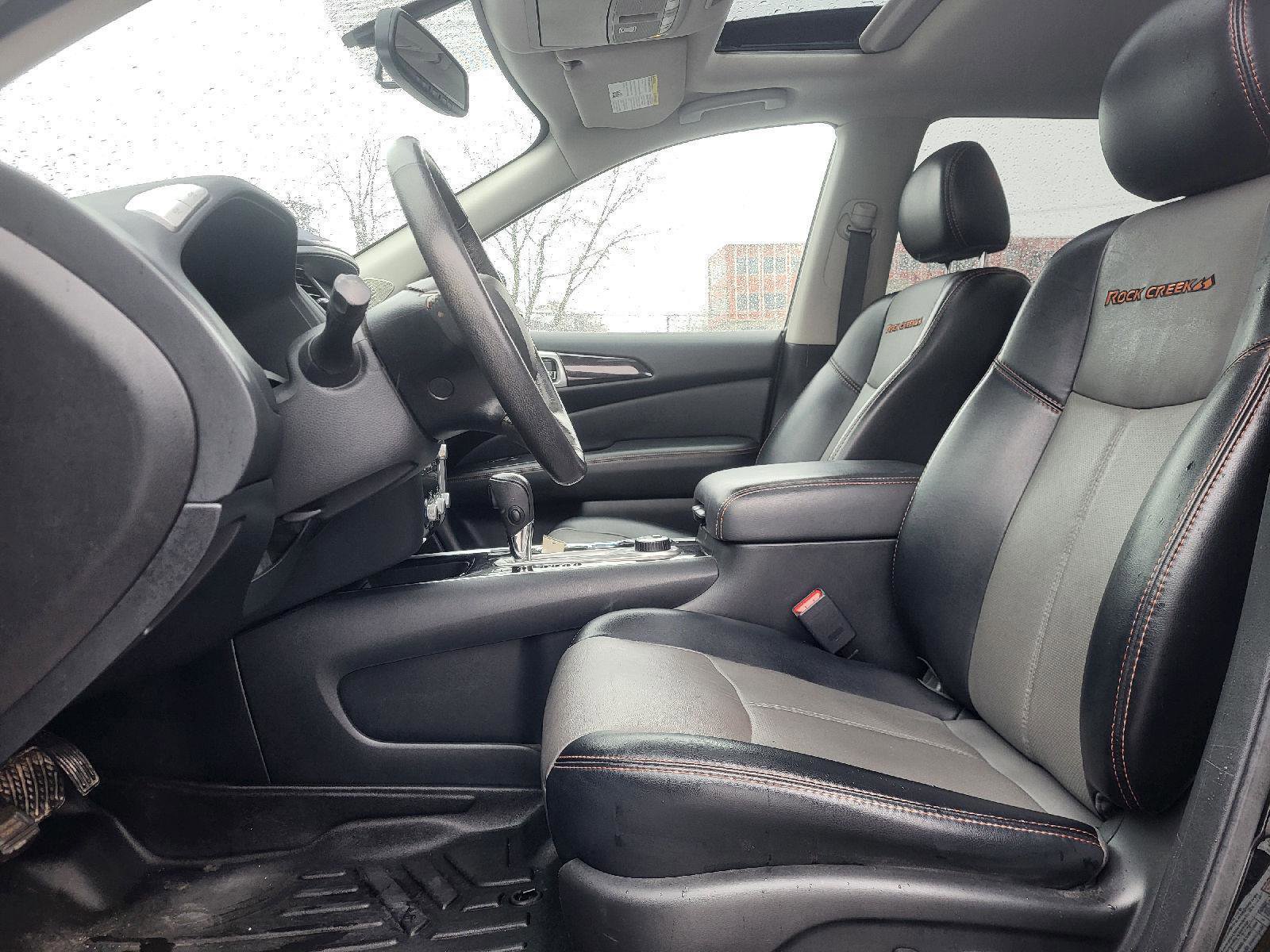 Used 2020 Nissan Pathfinder SL image 9