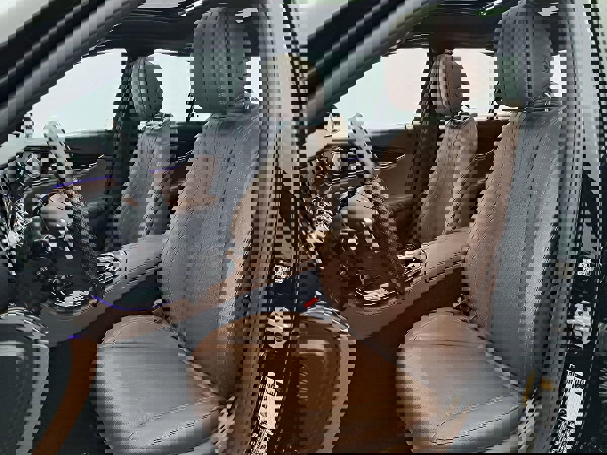 Used 2018 Mercedes-Benz E 400 4MATIC Sedan image 9