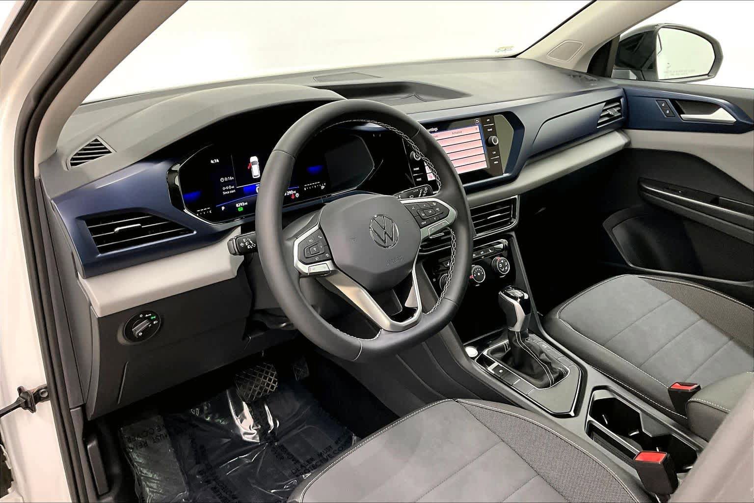 Used 2023 Volkswagen Taos SE w/ Panoramic Sunroof Package FWD image 18