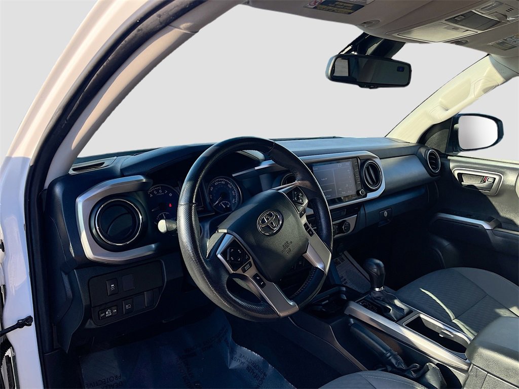 Used 2022 Toyota Tacoma SR5 w/ Technology Package image 9