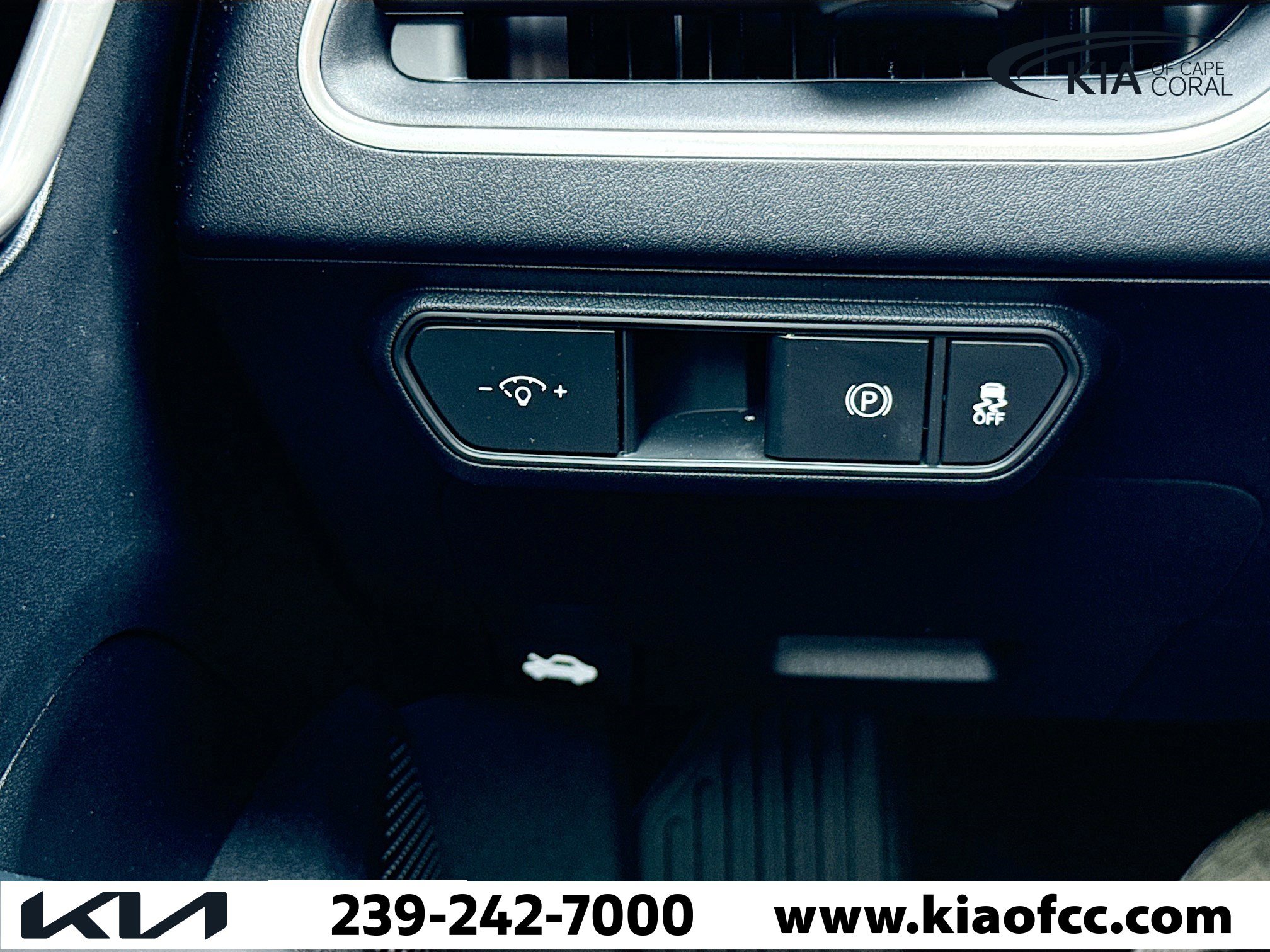 New 2025 Kia K4 LXS image 29